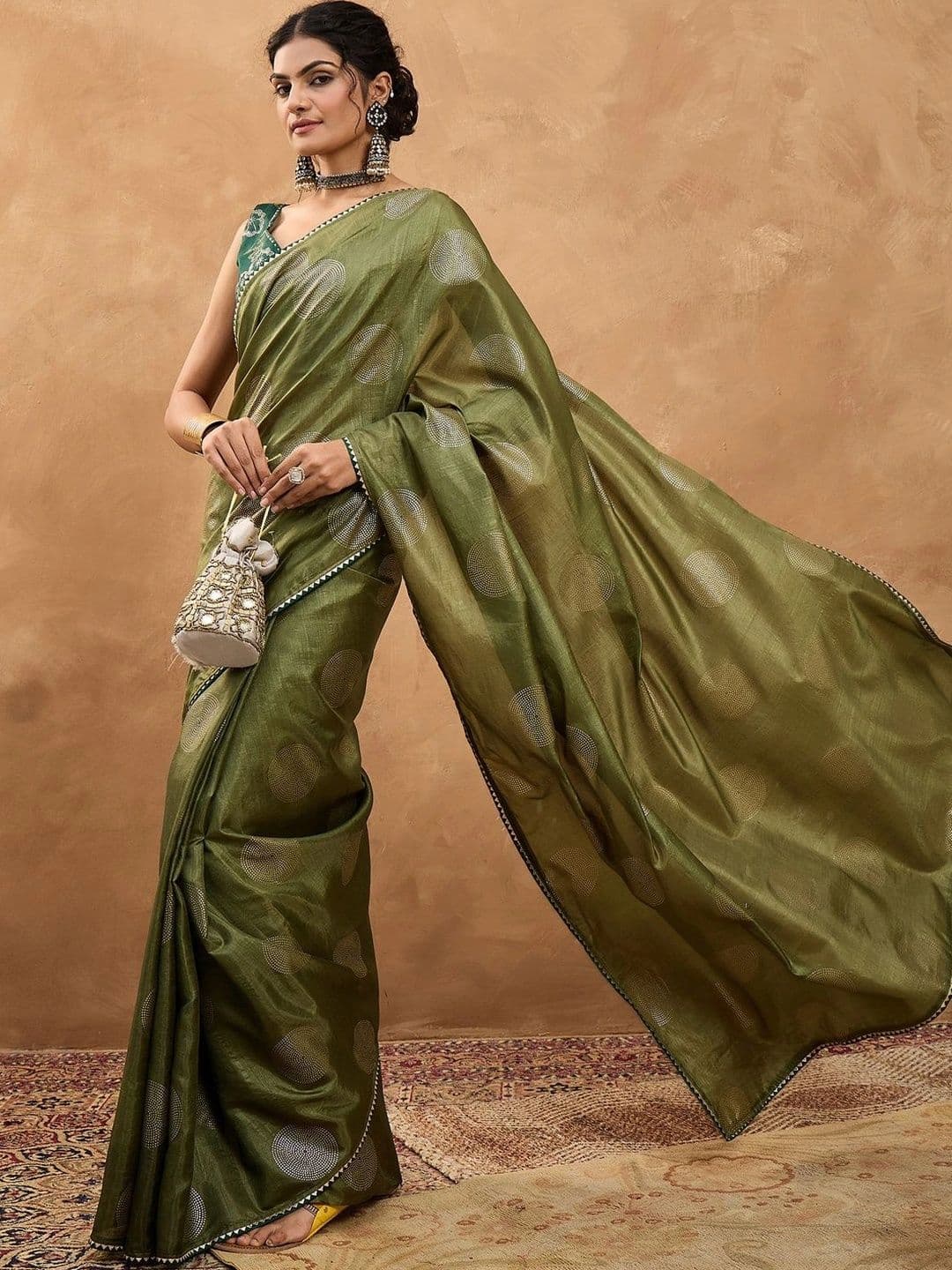 Sangria Woven Design Zari Silk Blend Designer Banarasi Saree thumbnail 3