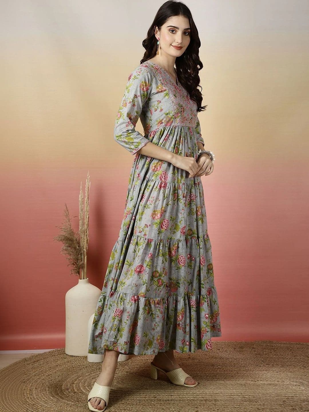 Sangria Women Floral Printed Thread Work Floral Anarkali Kurta thumbnail 7