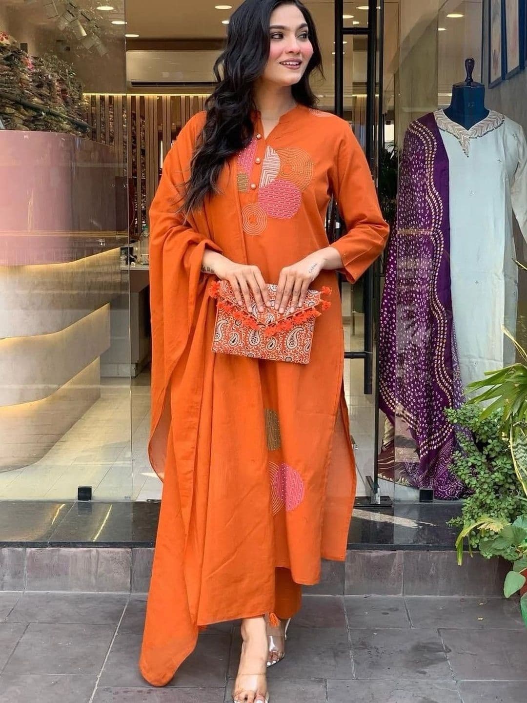 Komurr Women Embroidered Regular Thread Work Kurta with Trousers & With Dupatta thumbnail 4