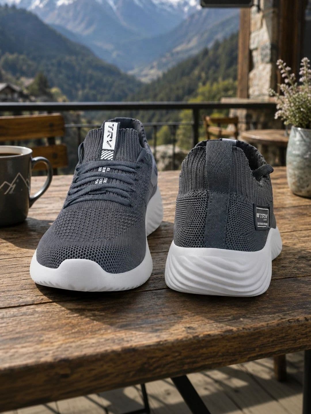 TRV Men Textured Lace-Up Running Shoes thumbnail 4