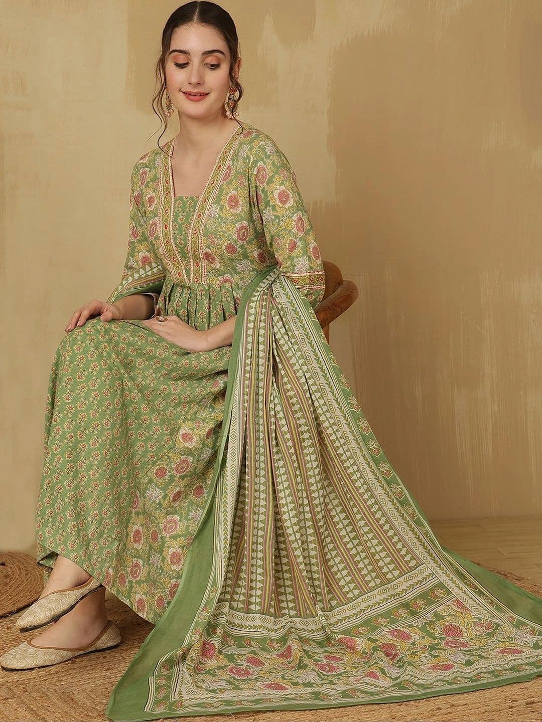 Sangria Women Floral Printed Empire Pure Cotton Kurta with Trousers & With Dupatta thumbnail 6