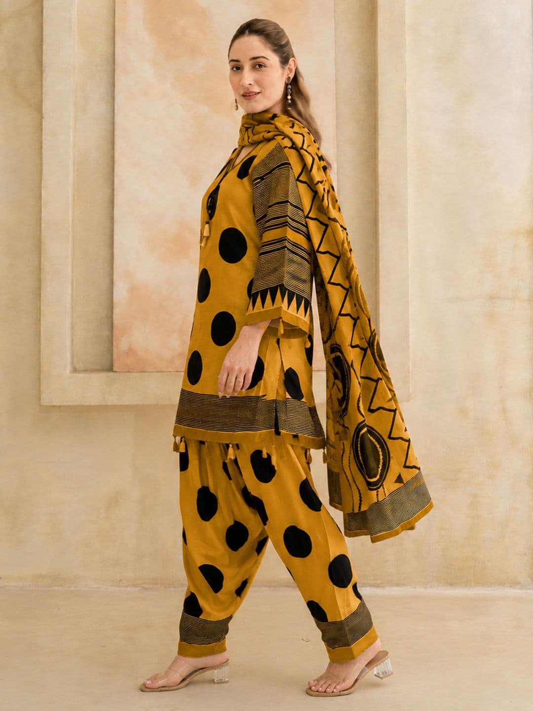 Sangria Women Printed Regular Kurta with Patiala & With Dupatta thumbnail 3