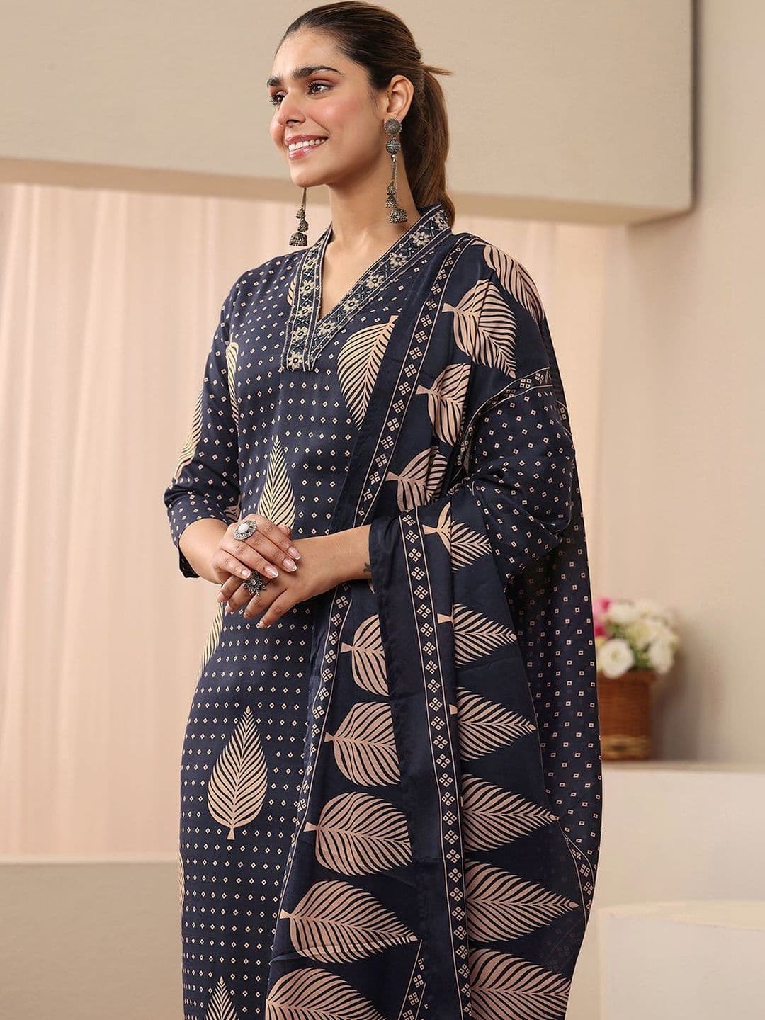 Gerua By Libas Women Floral Printed Regular Kurta with Trousers & With Dupatta thumbnail 5