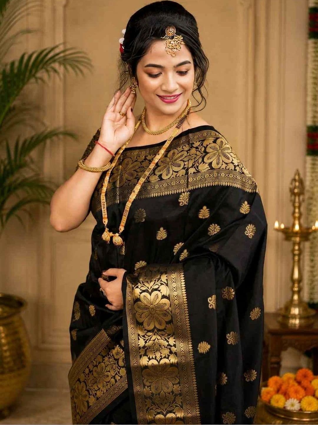 HERE&NOW Women Banarasi Silk Woven Work Saree thumbnail 4