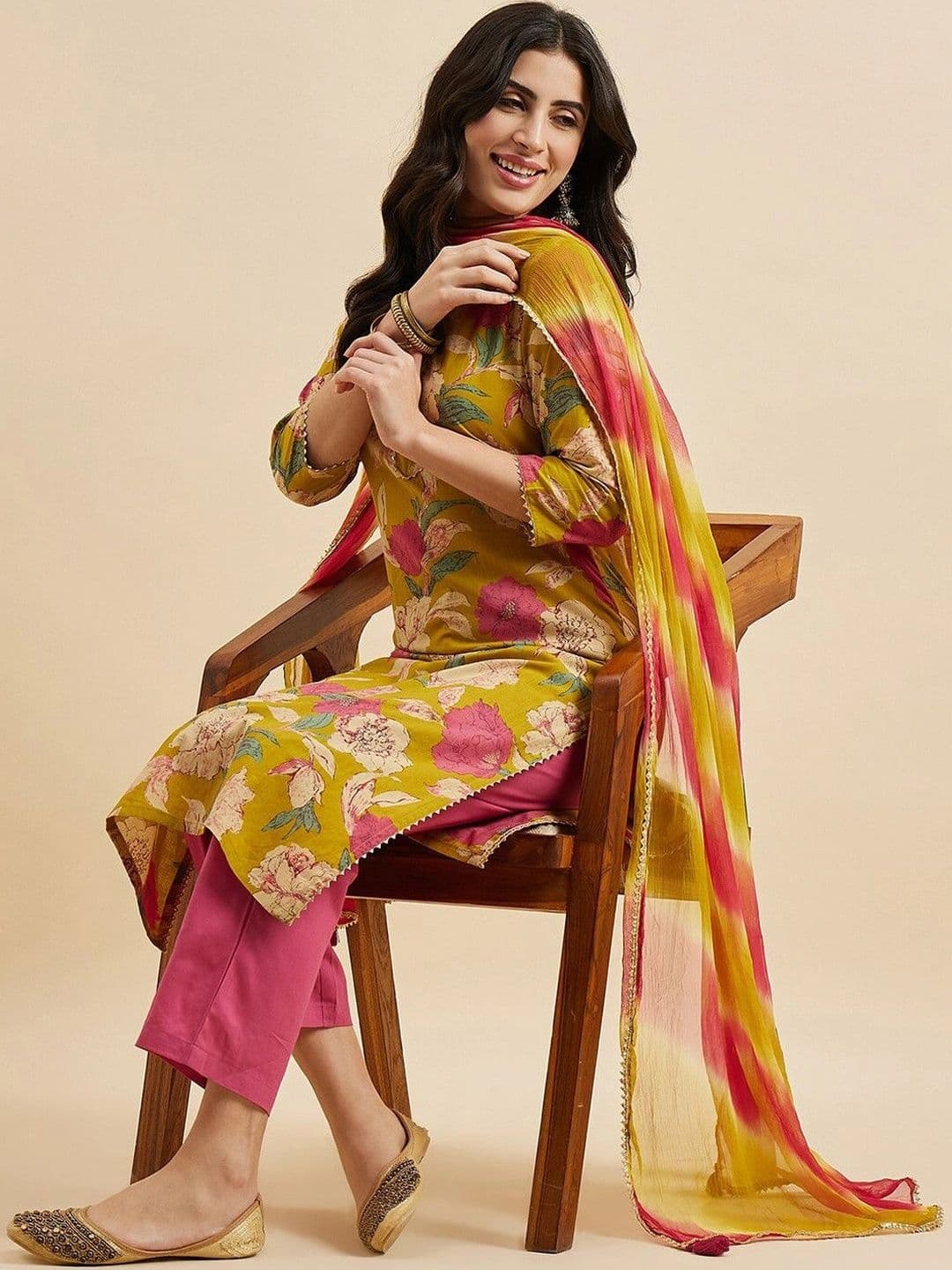 Cute fellow Women Floral Printed Regular Kurta with Trousers & With Dupatta thumbnail 5