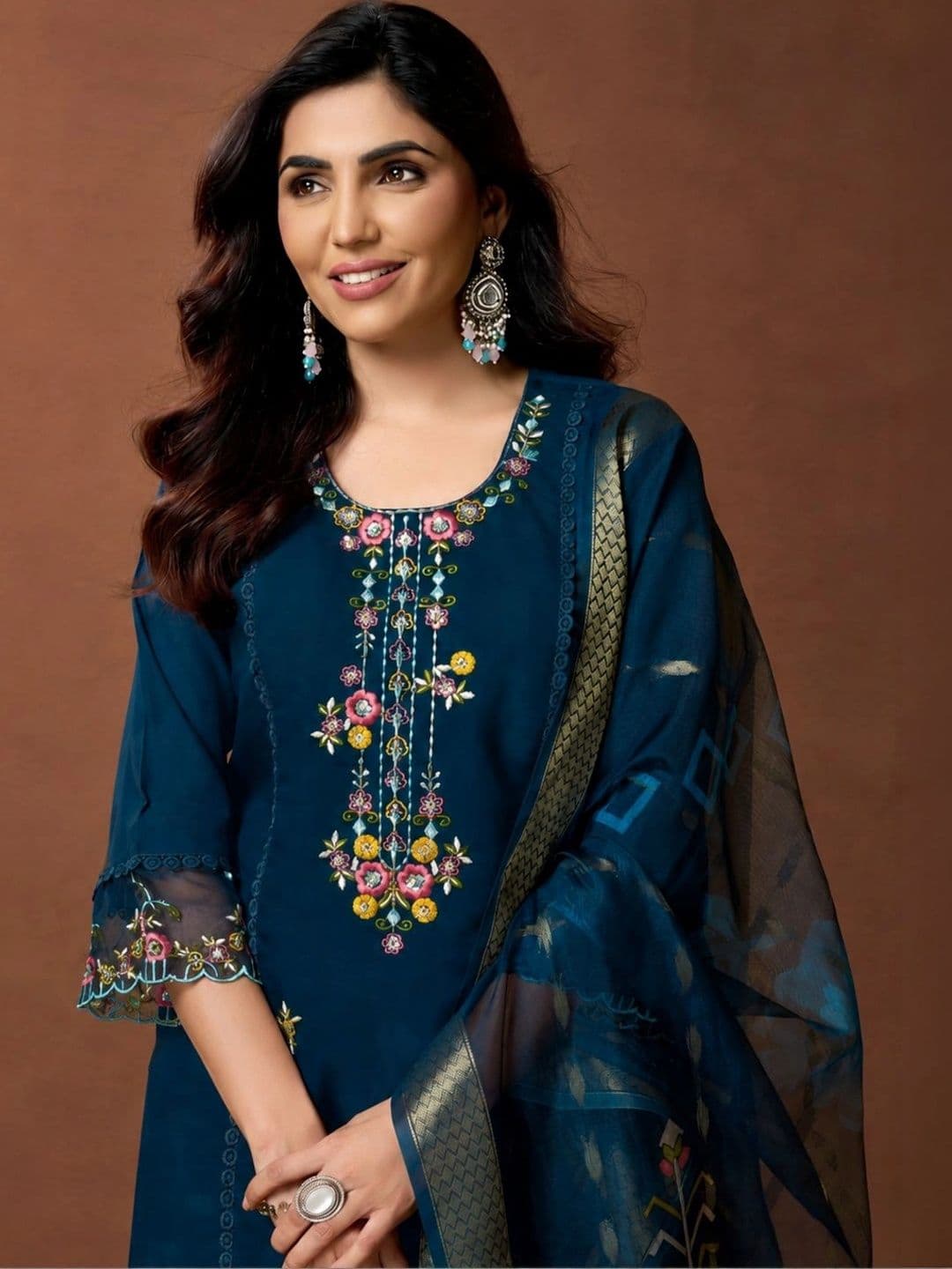 PAUSE Women Embroidered Regular Thread Work Pure Silk Kurta with Trousers & With Dupatta thumbnail 5