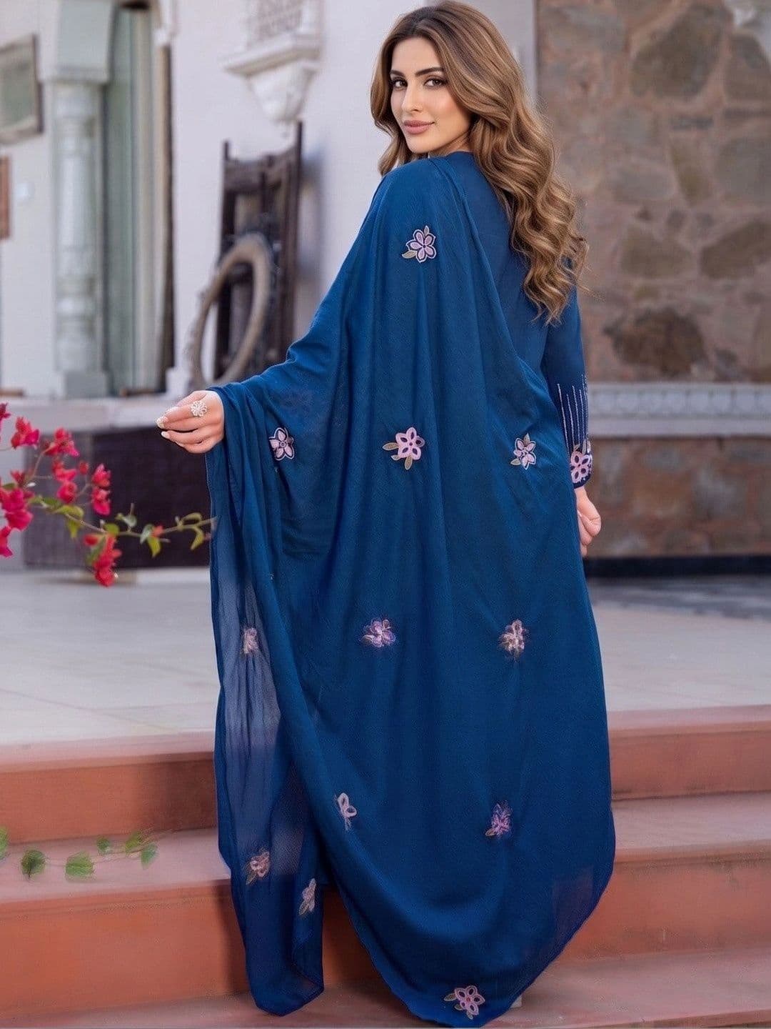 Cute fellow Women Floral Regular Thread Work Kurta with Palazzos & With Dupatta thumbnail 3