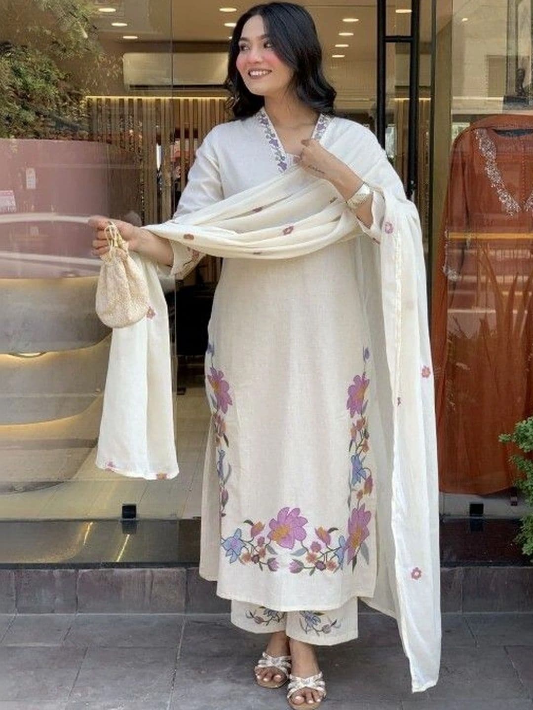 Laasika Women Floral Printed Regular Kurta with Palazzos & With Dupatta thumbnail 2