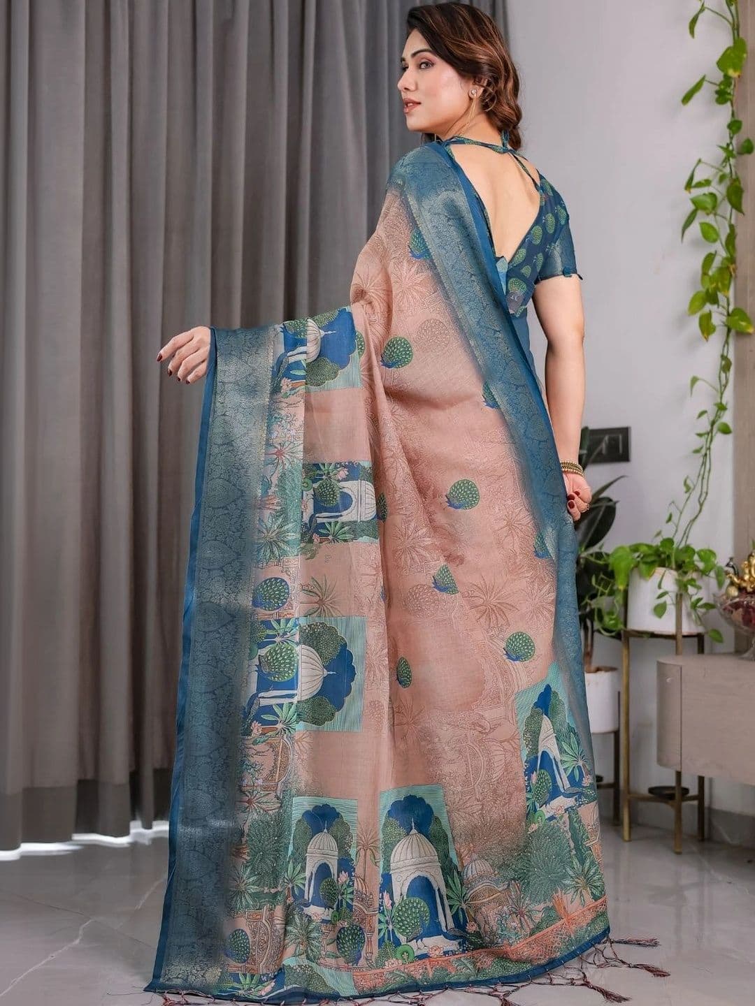 Mitera Women Silk Blend Fusion Saree thumbnail 3