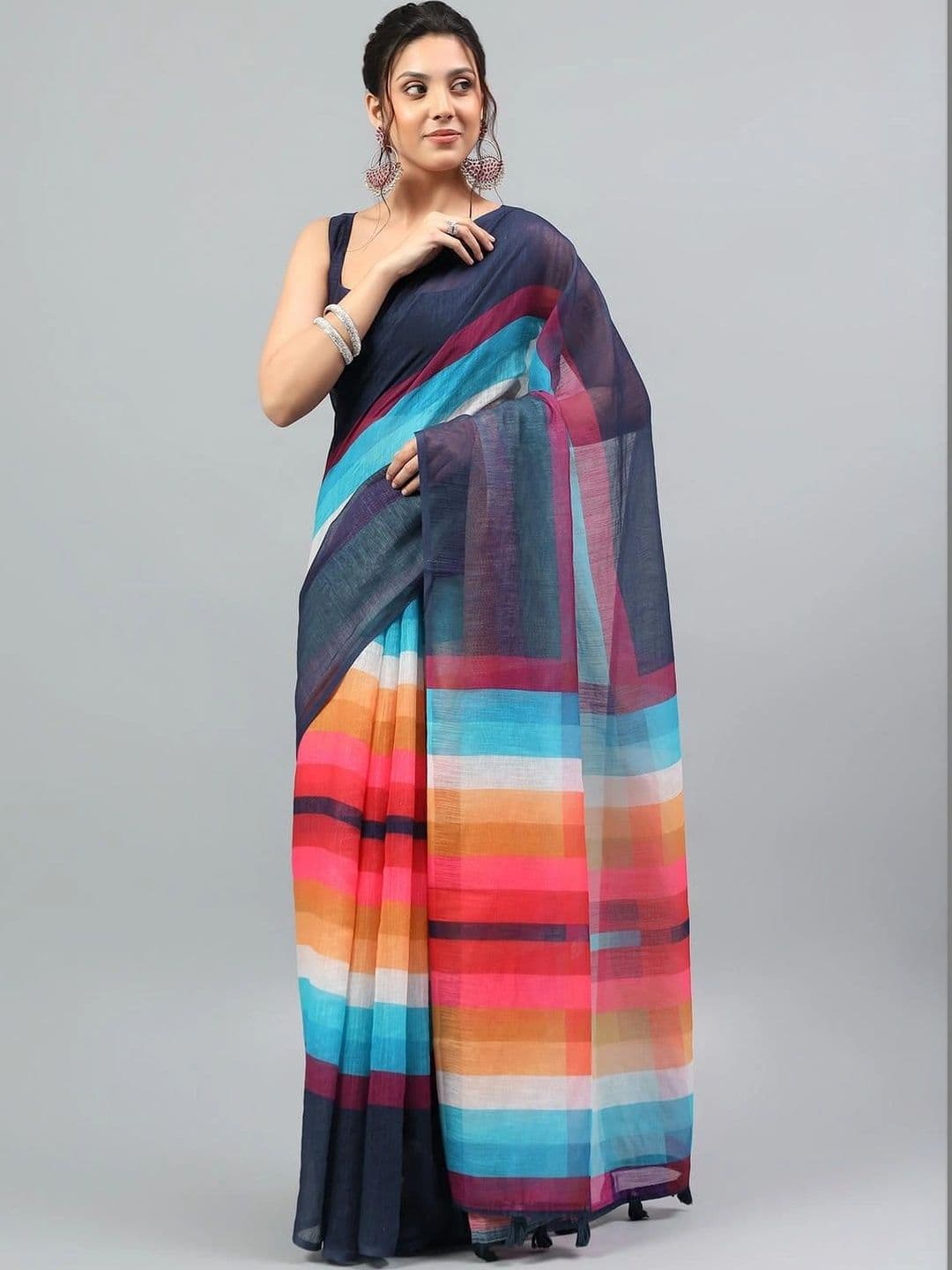 Pixie lane Striped Zari Linen Blend Saree thumbnail 2