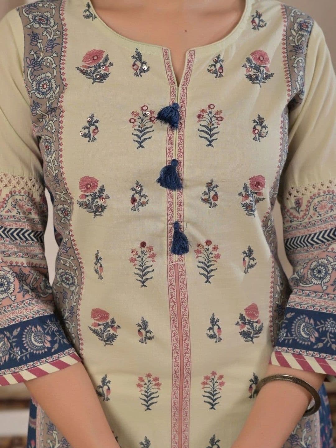 Yashee Women Floral Printed Regular Pure Cotton Kurta with Palazzos & With Dupatta thumbnail 3