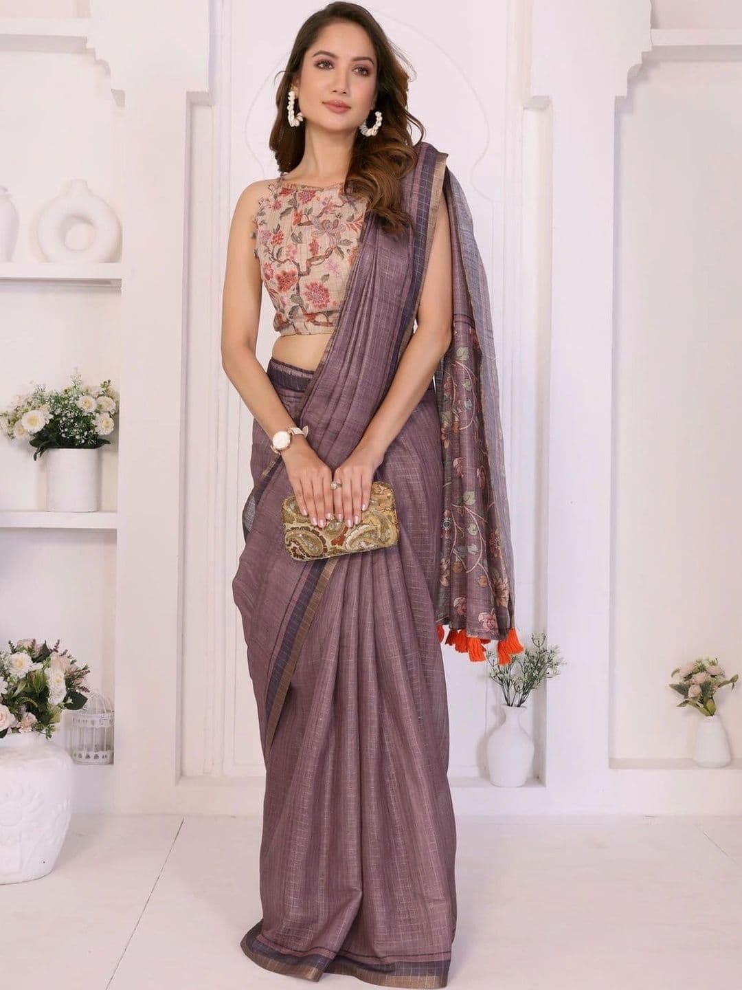 Pixie lane Floral Zari Linen Blend Saree thumbnail 3