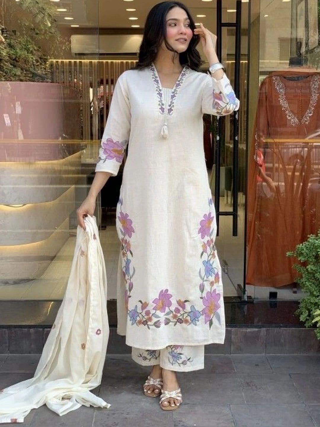 Laasika Women Floral Printed Regular Kurta with Palazzos & With Dupatta - view 1