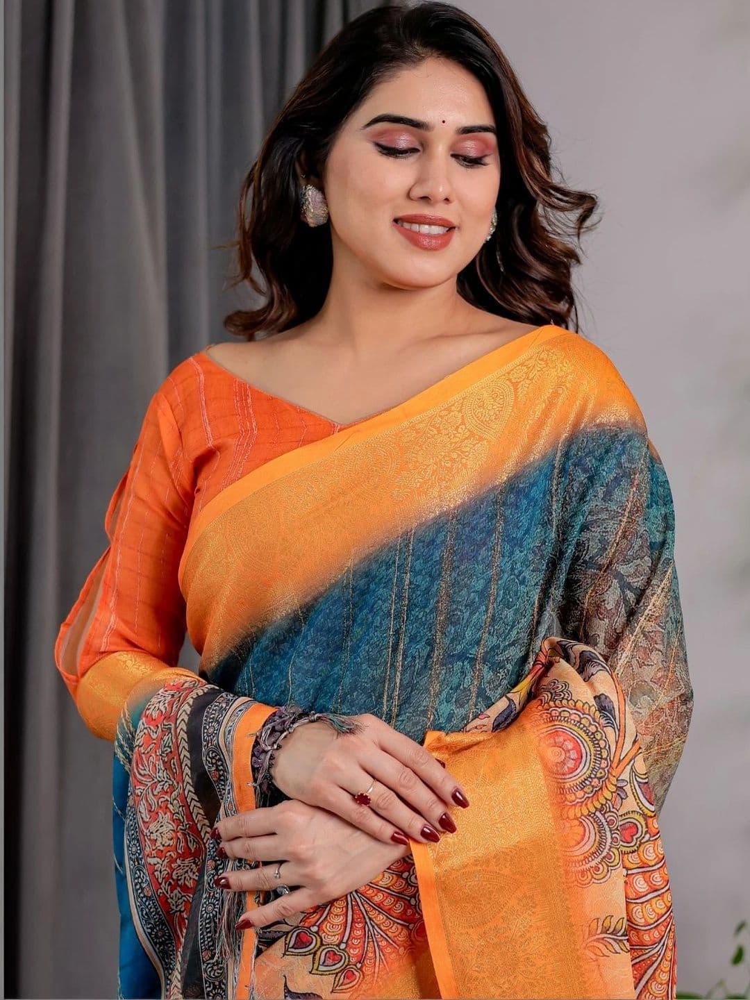 Mitera Women Floral Silk Blend Designer Saree thumbnail 3