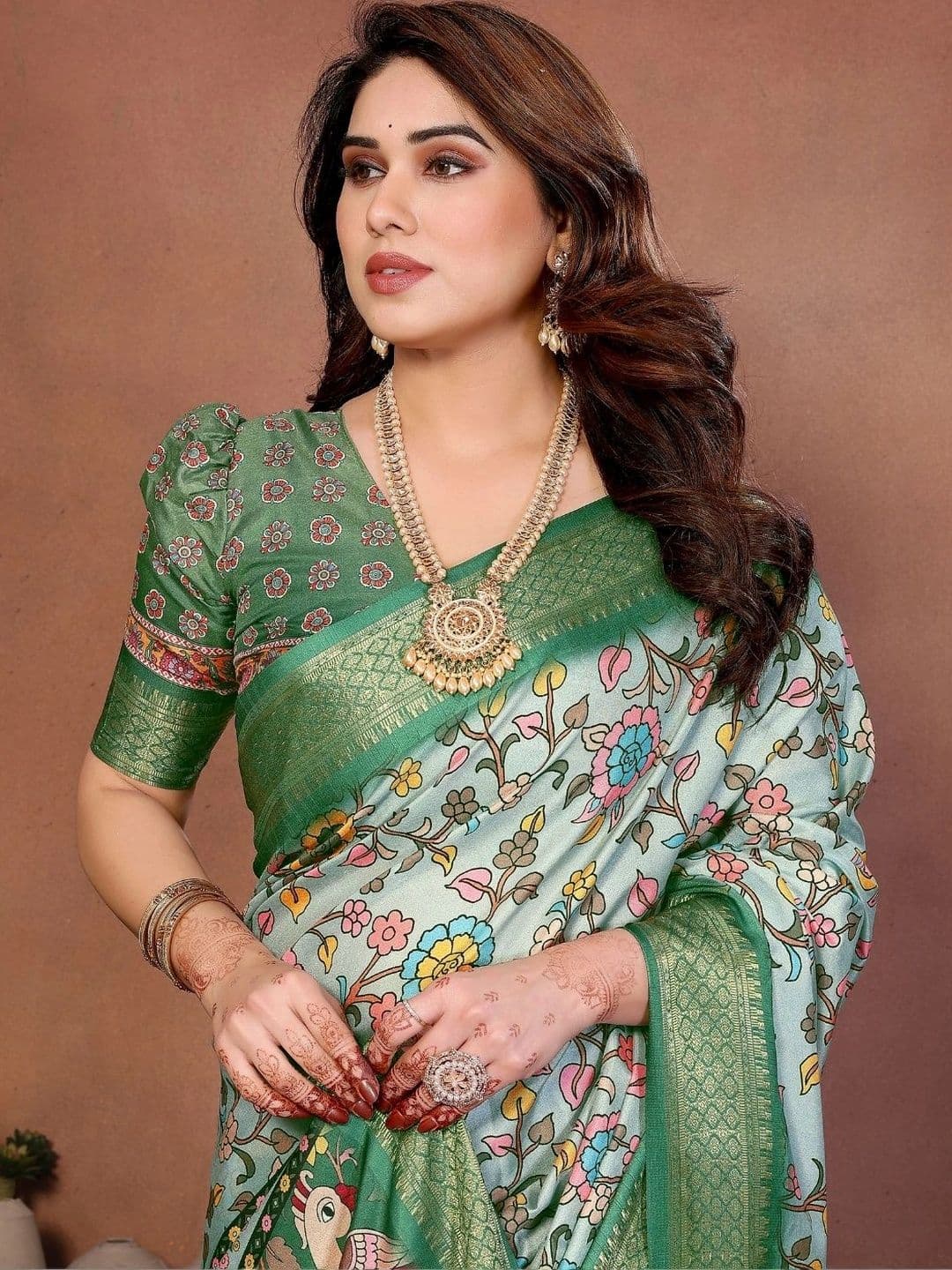 Mitera Floral Zari Designer Saree thumbnail 3