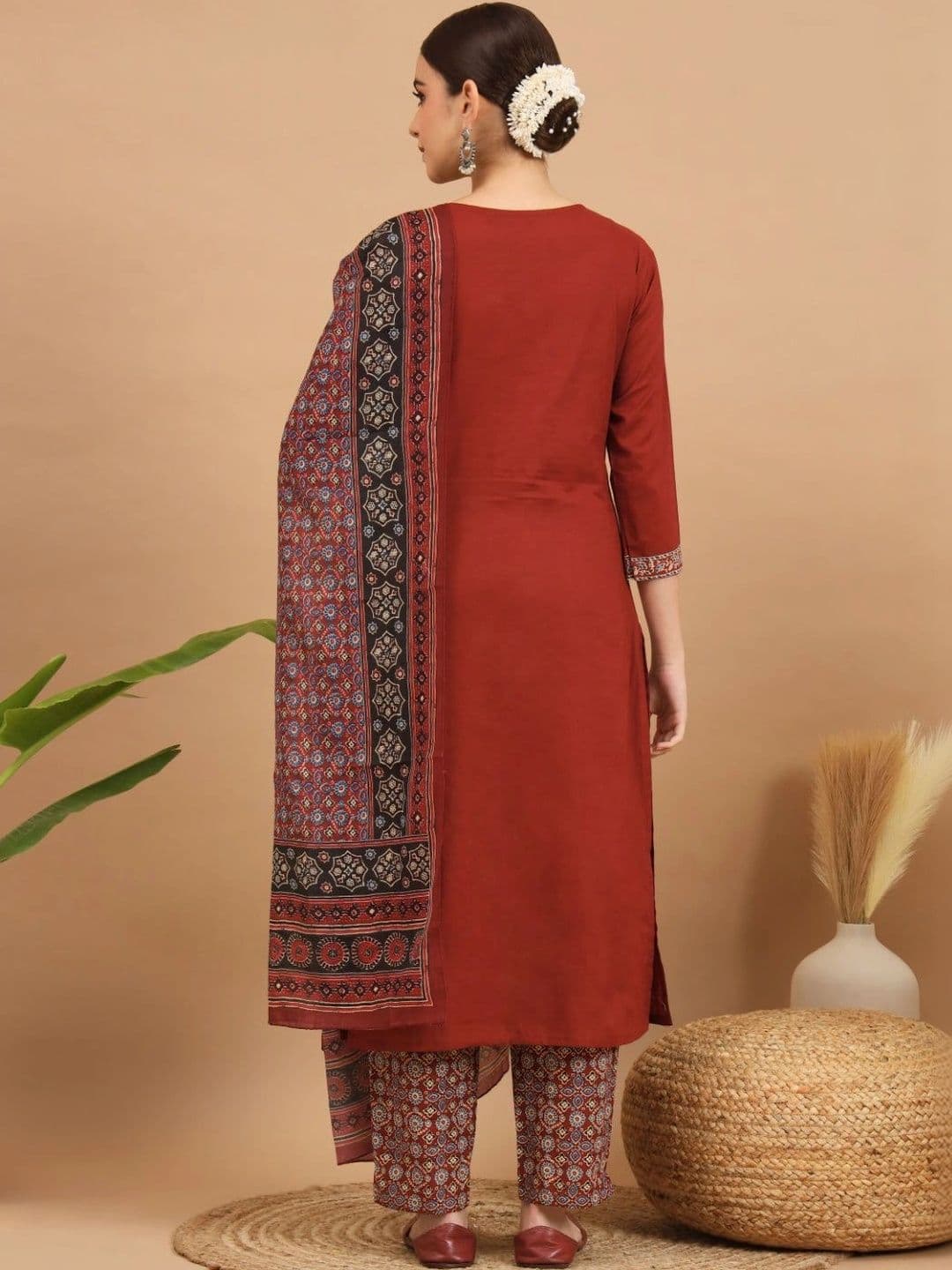 Sangria Women Ethnic Motifs Printed Regular Kurta with Trousers & With Dupatta thumbnail 7