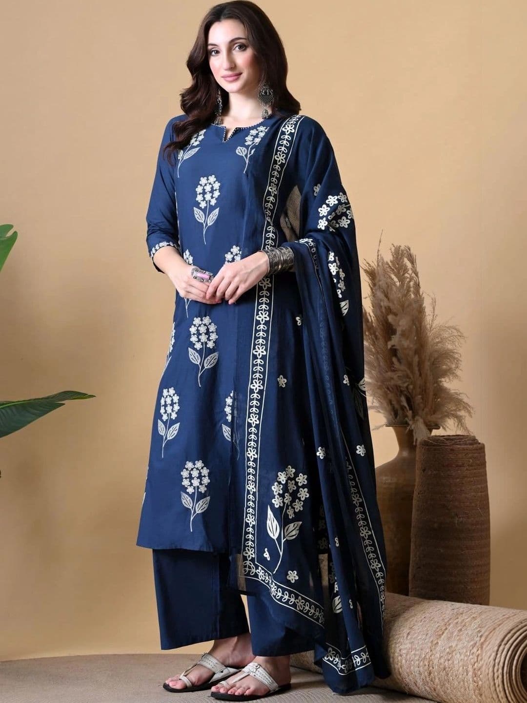Anouk Women Floral Embroidered Regular Thread Work Kurta with Palazzos & With Dupatta thumbnail 3
