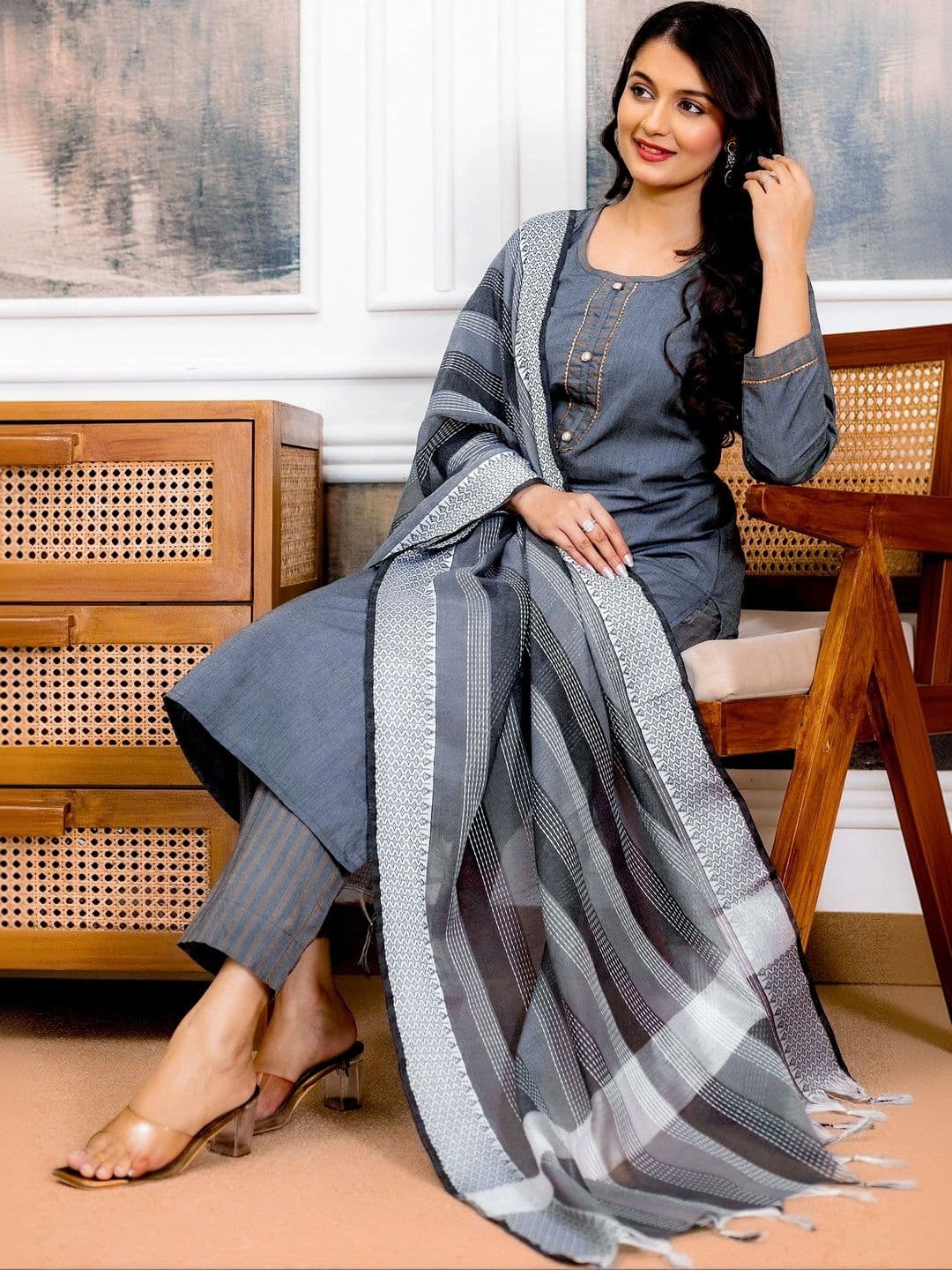 Ibrana Women Regular Thread Work Kurta with Trousers & With Dupatta thumbnail 4