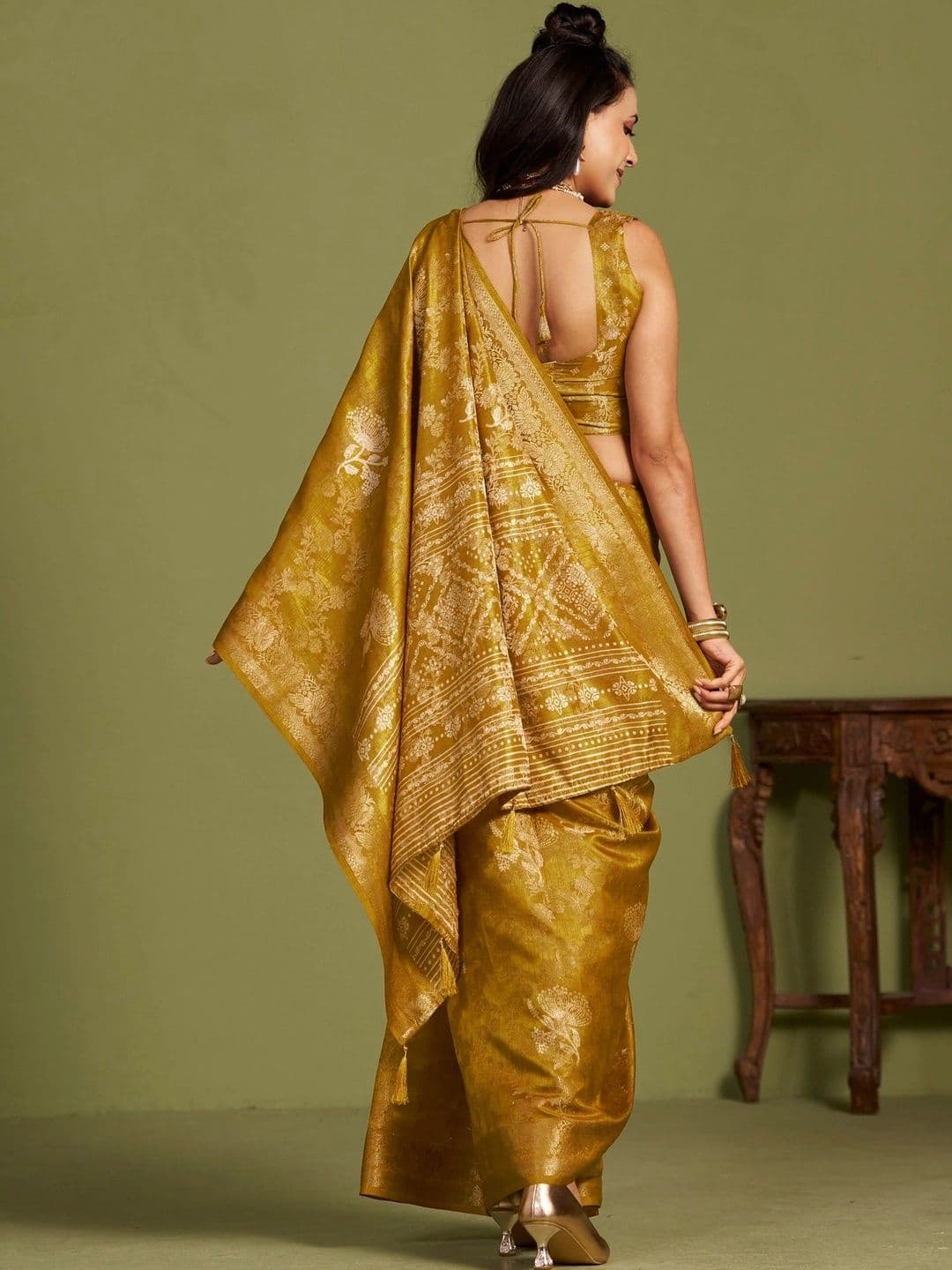 Anouk Ethnic Motifs Silk Blend Banarasi Saree thumbnail 7