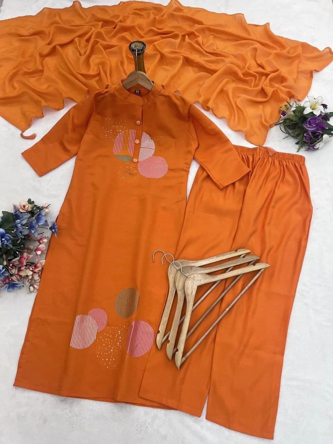 Komurr Women Embroidered Regular Thread Work Kurta with Trousers & With Dupatta thumbnail 2
