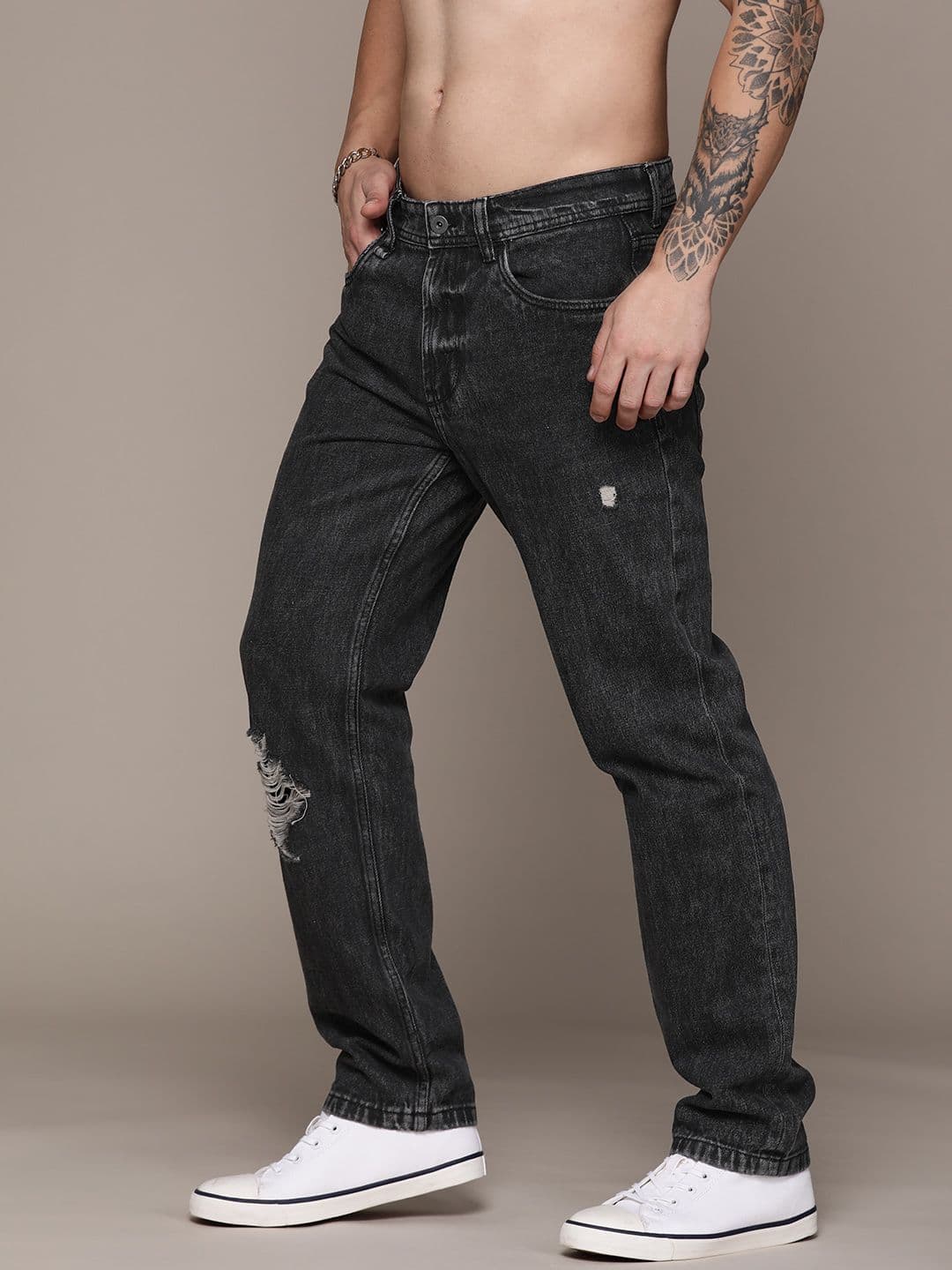 The Roadster Lifestyle Co. Relaxed Fit Pure Cotton Mildly Distress Light Fade Jeans thumbnail 7