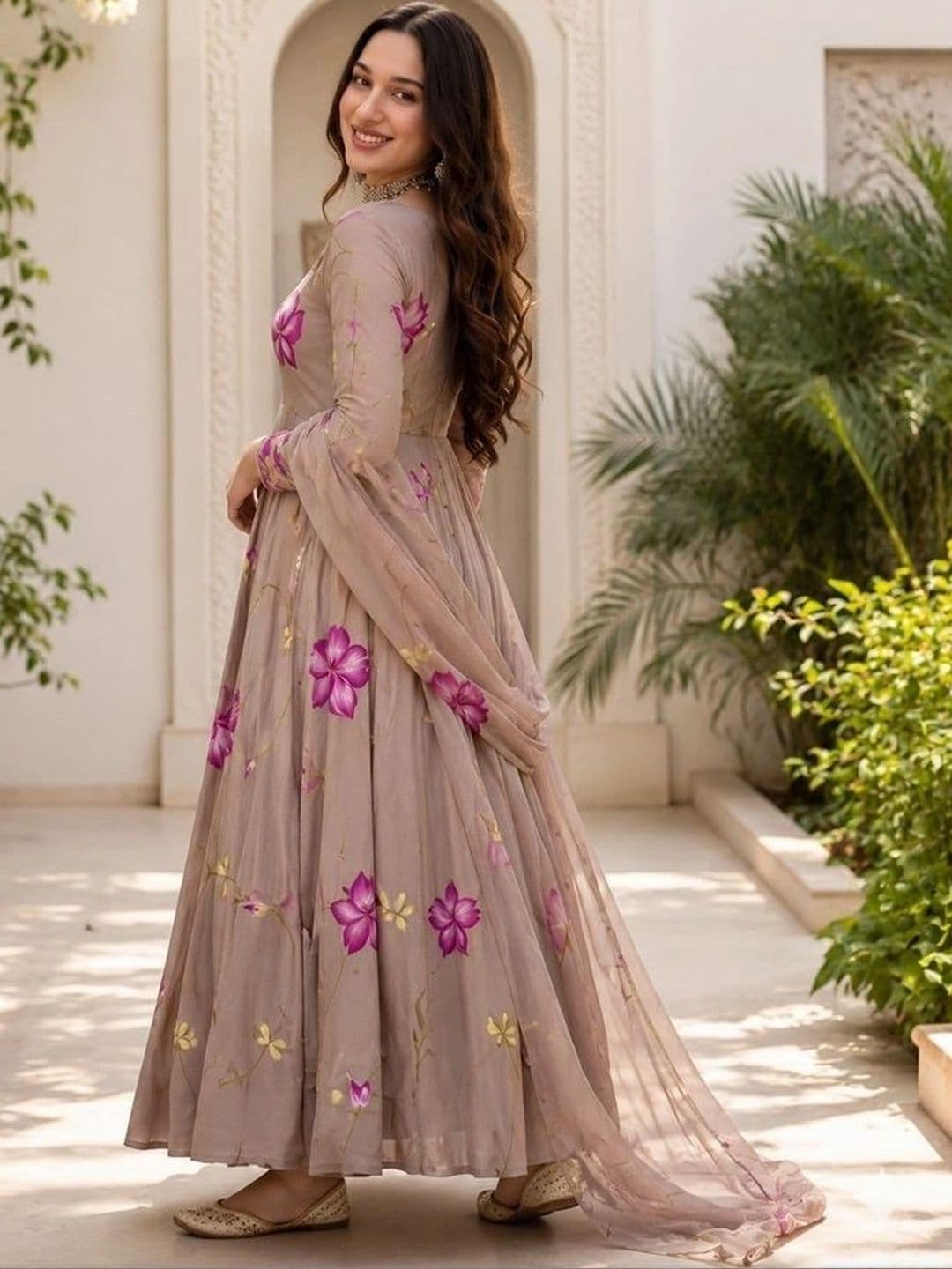Raiyani Fashion Women Floral Printed Floral Crepe Anarkali Kurta thumbnail 4