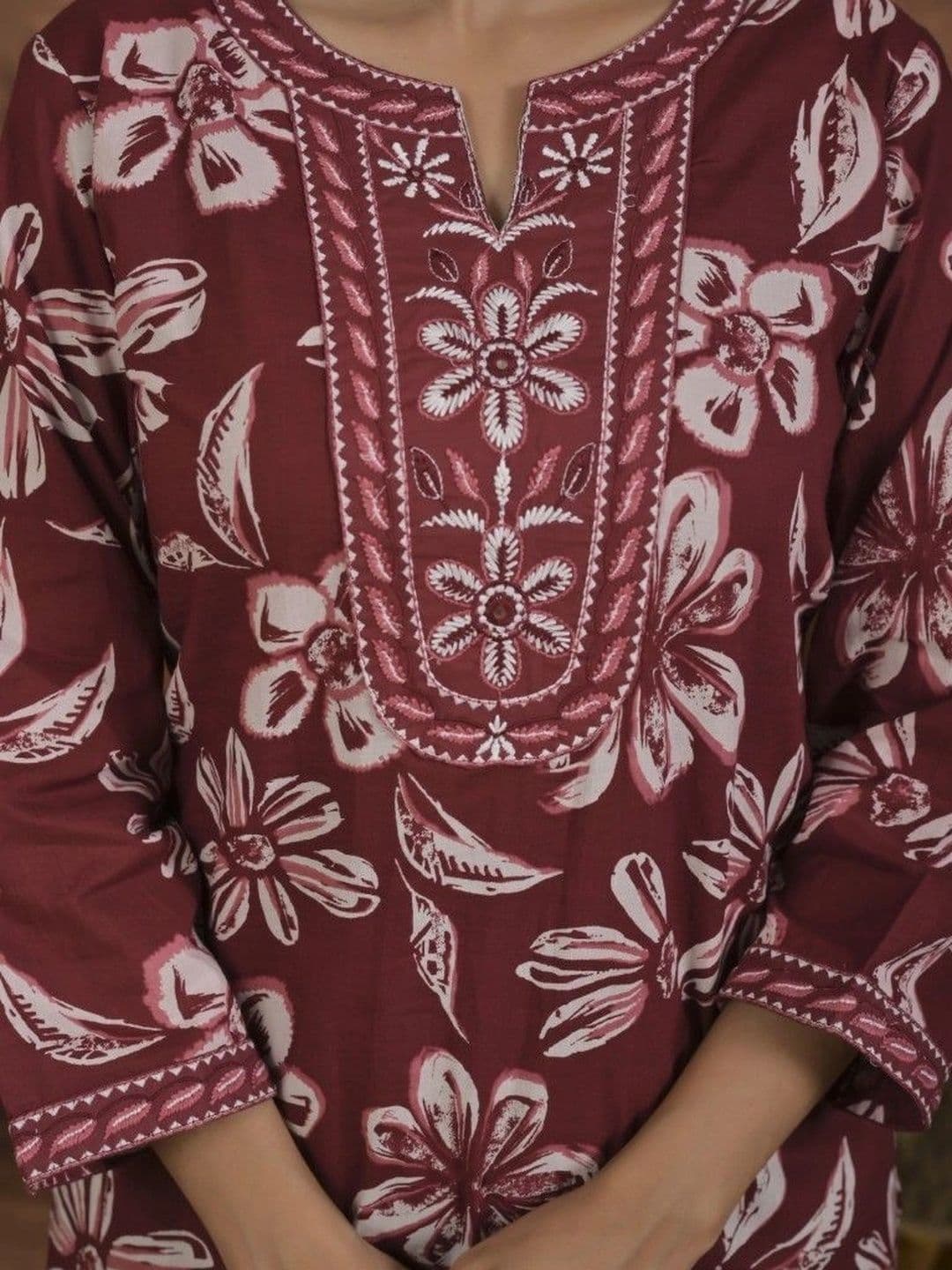 Yashee Women Floral Printed Regular Thread Work Pure Cotton Kurta with Palazzos & With Dupatta thumbnail 4