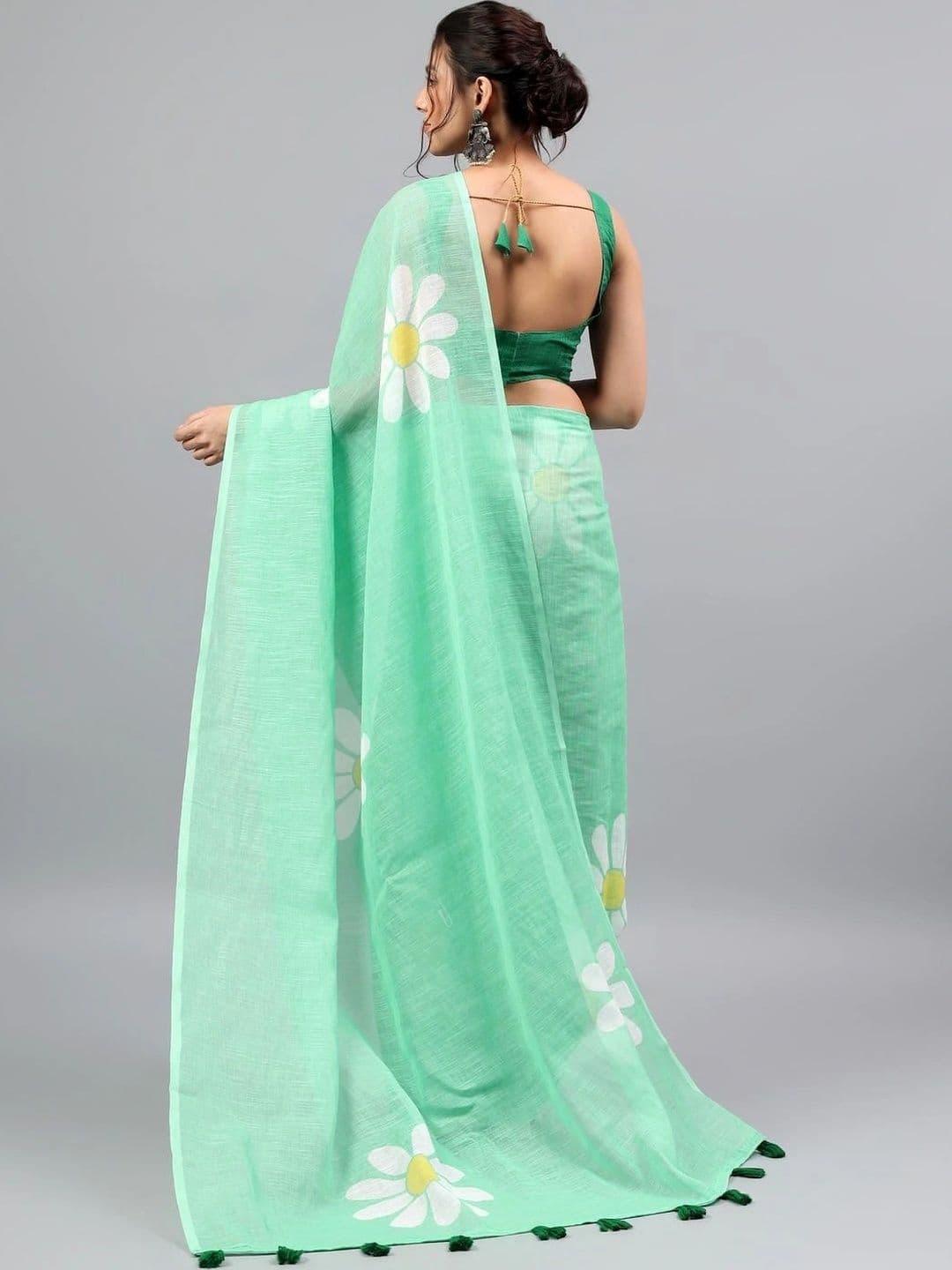 Pixie lane Floral Linen Blend Saree thumbnail 3