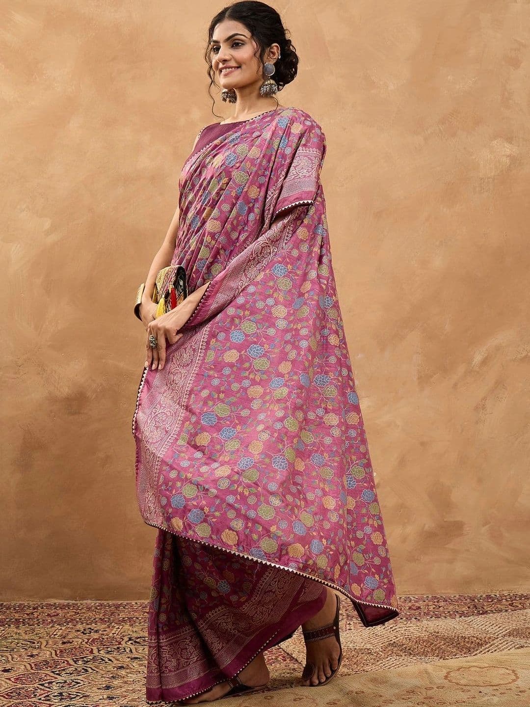 Sangria Woven Design Zari Silk Blend Designer Banarasi Saree thumbnail 4