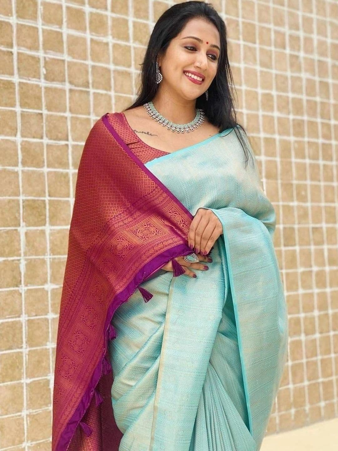 RUTVA FASHION Woven Design Zari Art Silk Banarasi Saree thumbnail 2