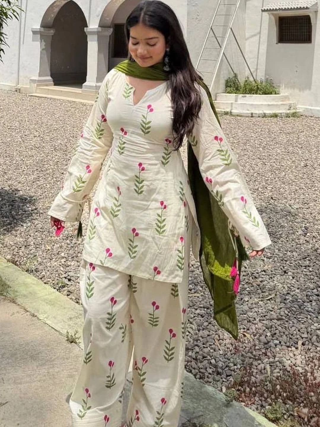 Liksha Clothing Women Floral Printed Kurta with Palazzos & With Dupatta thumbnail 6