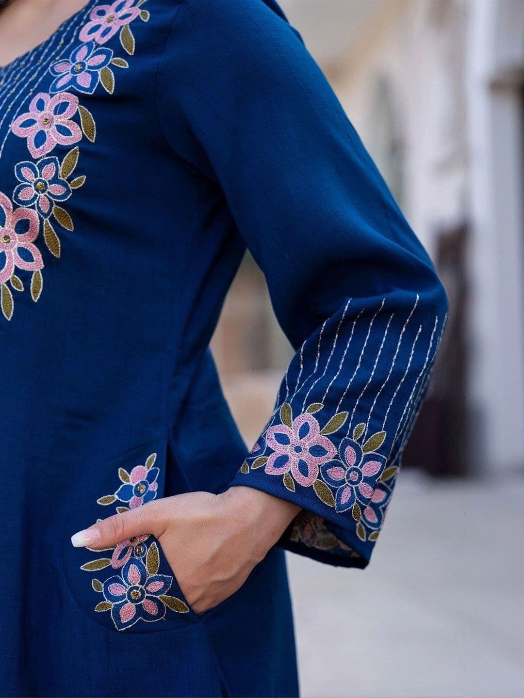 Cute fellow Women Floral Regular Thread Work Kurta with Palazzos & With Dupatta thumbnail 4