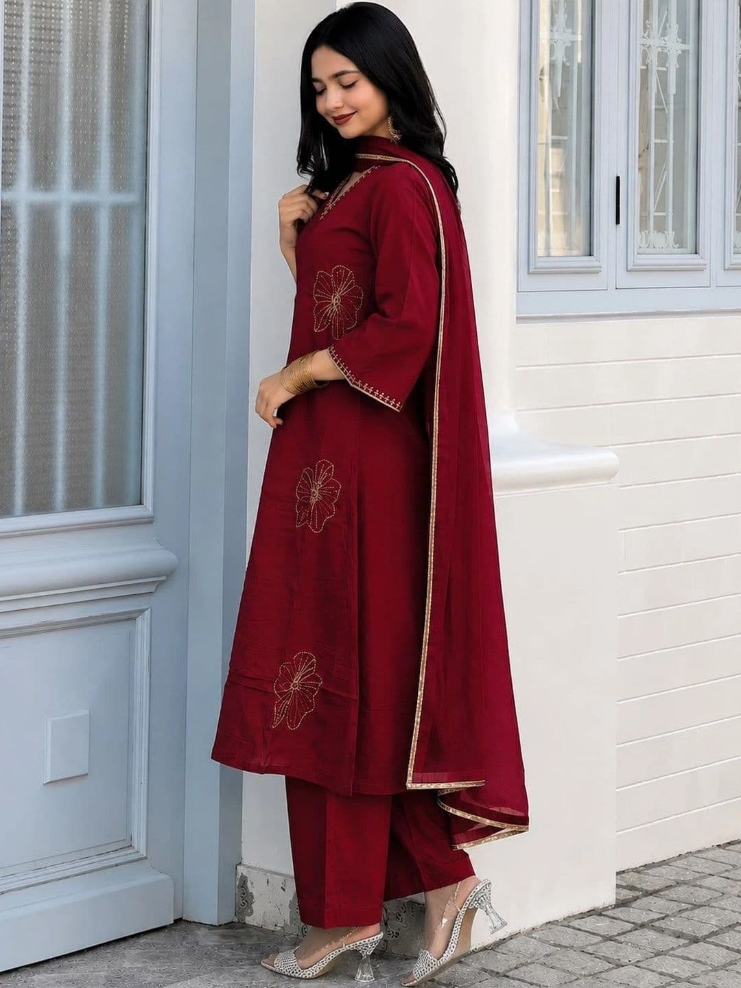 Sangria Women Ethnic Motifs Embroidered Regular Thread Work Kurta with Trousers & With Dupatta thumbnail 3