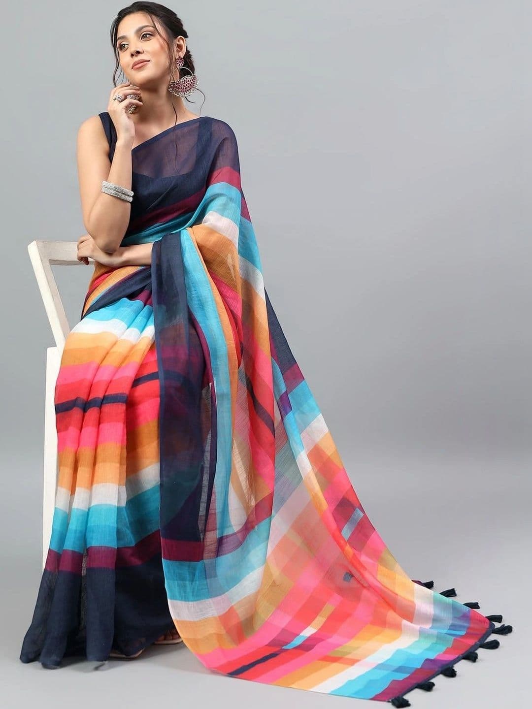 Pixie lane Striped Zari Linen Blend Saree thumbnail 4