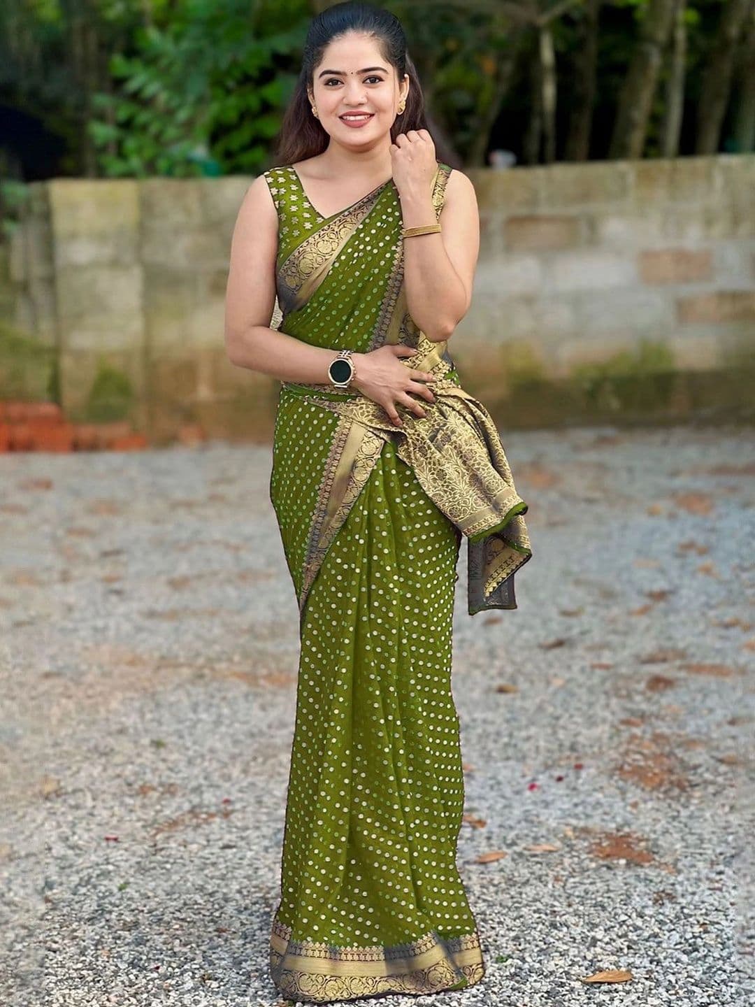 SANISA Women Polka Dot Zari Silk Blend Saree thumbnail 2