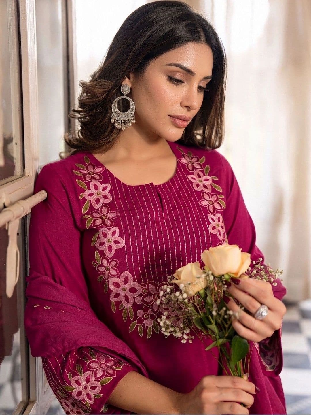 Cute fellow Women Floral Embroidered Regular Thread Work Kurta with Trousers & With Dupatta thumbnail 2