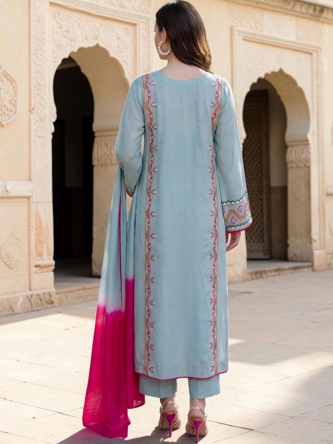DIVASTRI Women Ethnic Motifs Embroidered  Thread Silk Crepe Kurta with Trousers & Dupatta thumbnail 2