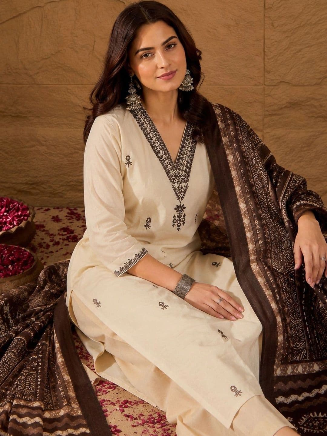 Sangria Women Ethnic Motifs  Regular Thread Work Linen Kurta with Palazzos & With Dupatta thumbnail 3
