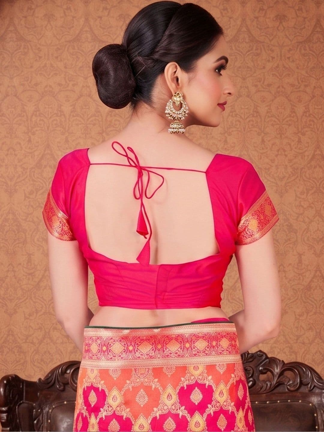 MONJOLIKA FASHION Woven Design Zari Silk Blend Banarasi Saree thumbnail 4