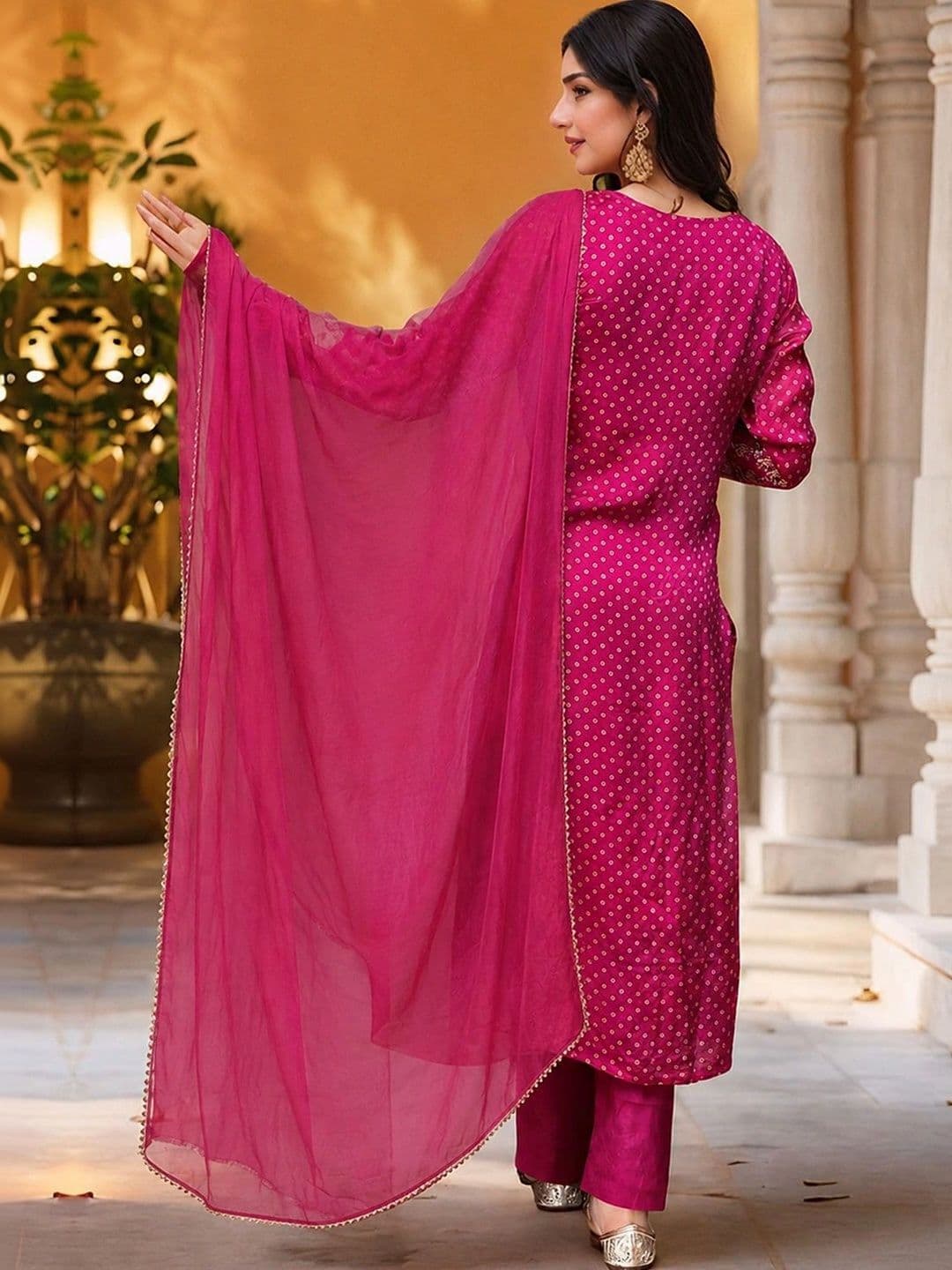 DIVASTRI Women Bandhani Printed Kurta with Trousers & Dupatta thumbnail 2