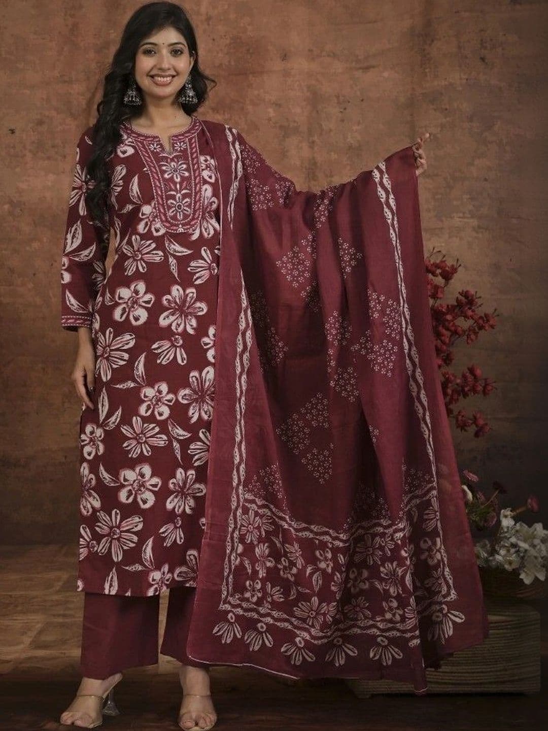 Yashee Women Floral Printed Regular Thread Work Pure Cotton Kurta with Palazzos & With Dupatta thumbnail 5
