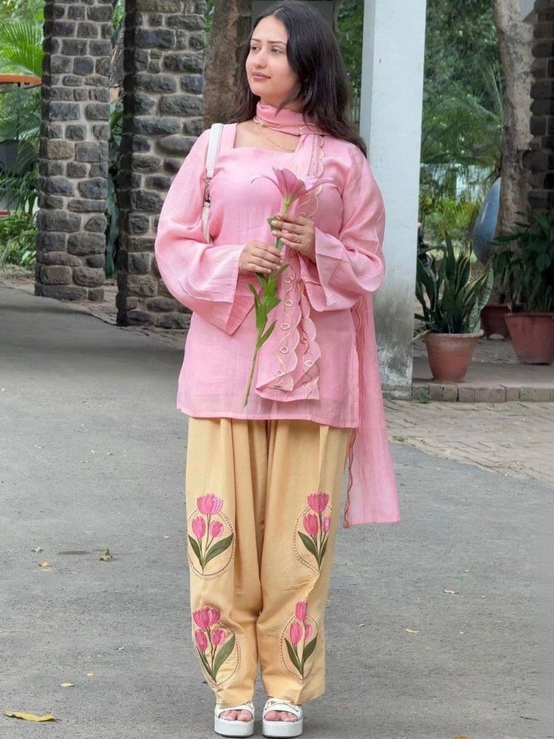 SMITSAREE Women Floral Regular Kurta with Patiala & Dupatta thumbnail 3
