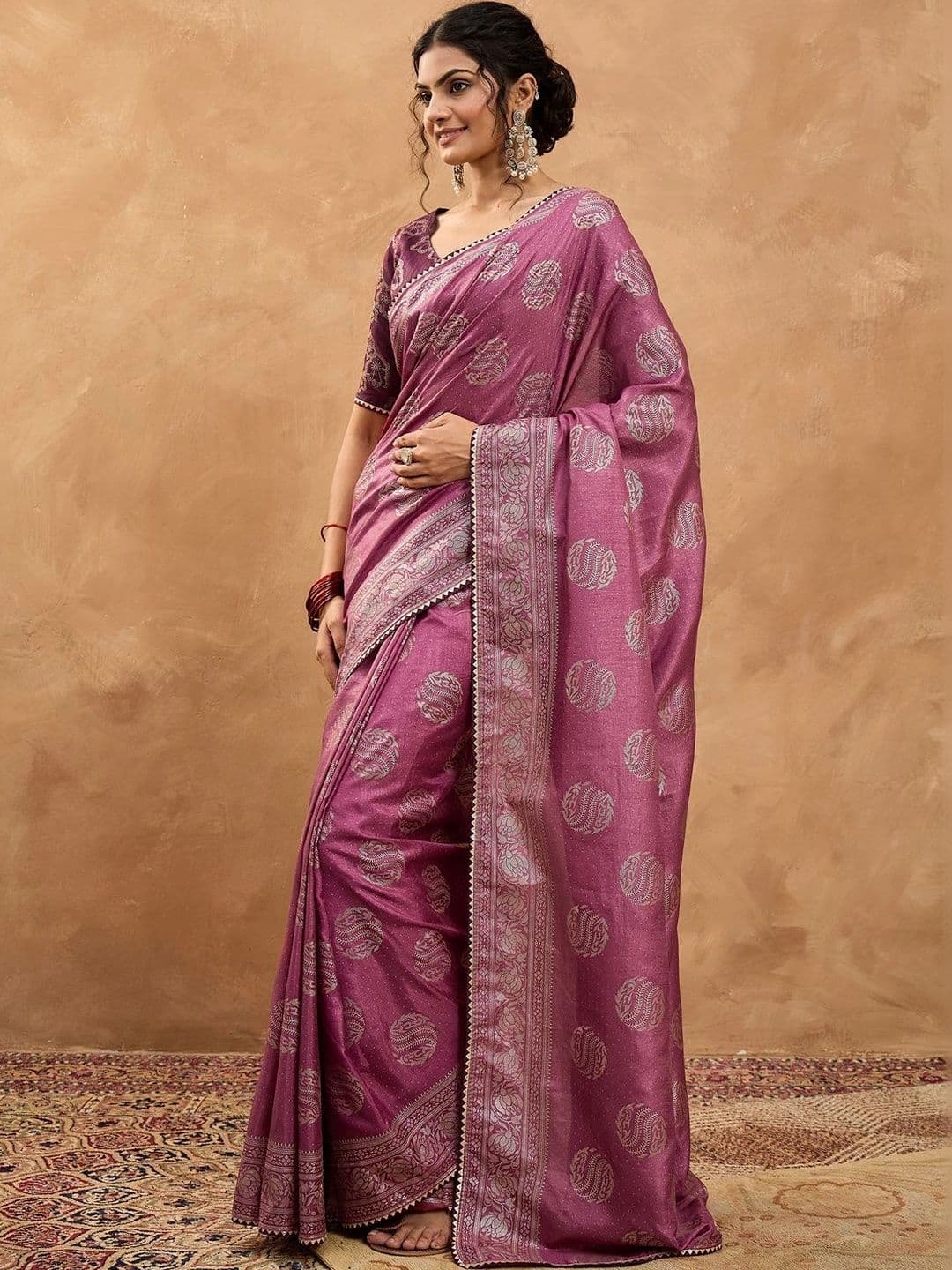 Sangria Embellished Zari Silk Blend Designer Banarasi Saree thumbnail 5