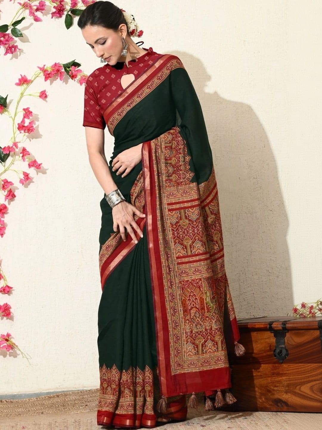 KALINI Women Ethnic Motifs Saree thumbnail 6