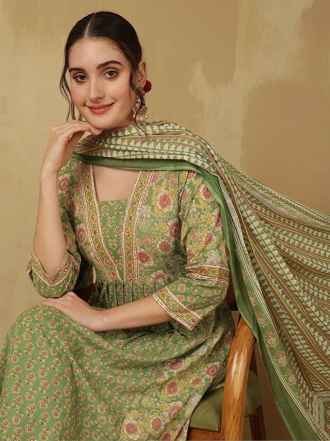 Sangria Women Floral Printed Empire Pure Cotton Kurta with Trousers & With Dupatta thumbnail 5