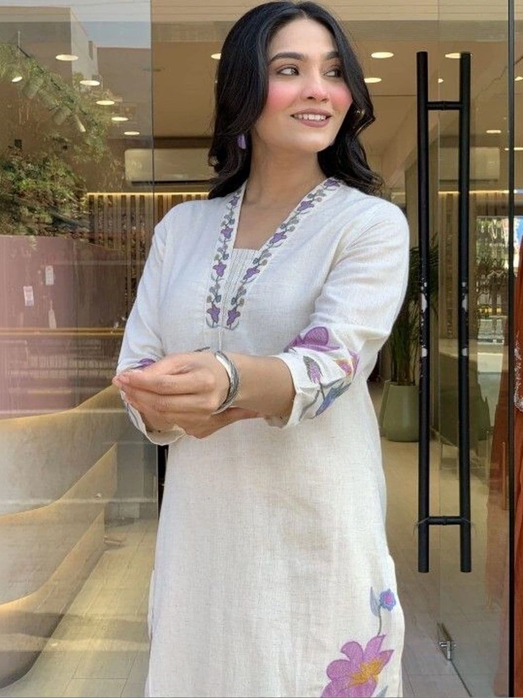 Laasika Women Floral Printed Regular Kurta with Palazzos & With Dupatta thumbnail 5