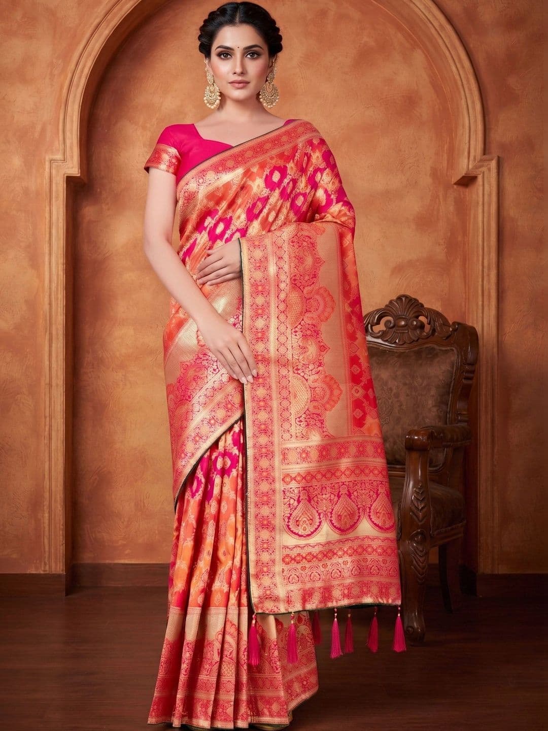 MONJOLIKA FASHION Woven Design Zari Silk Blend Banarasi Saree - view 1