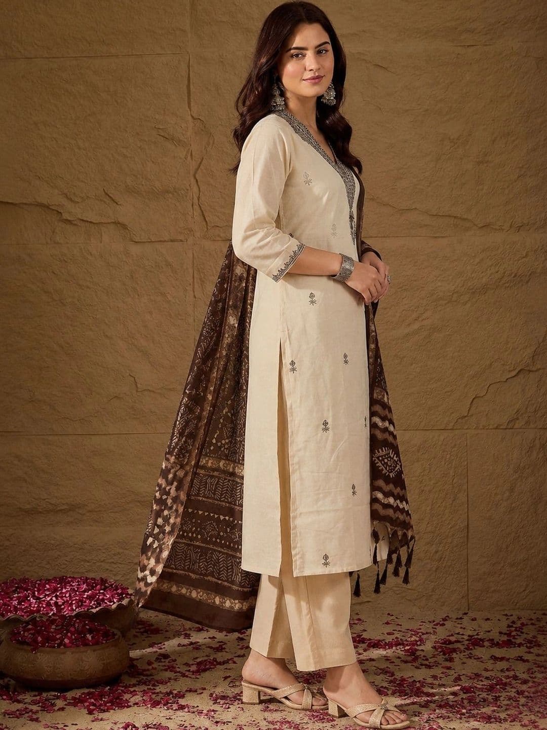 Sangria Women Ethnic Motifs  Regular Thread Work Linen Kurta with Palazzos & With Dupatta thumbnail 5