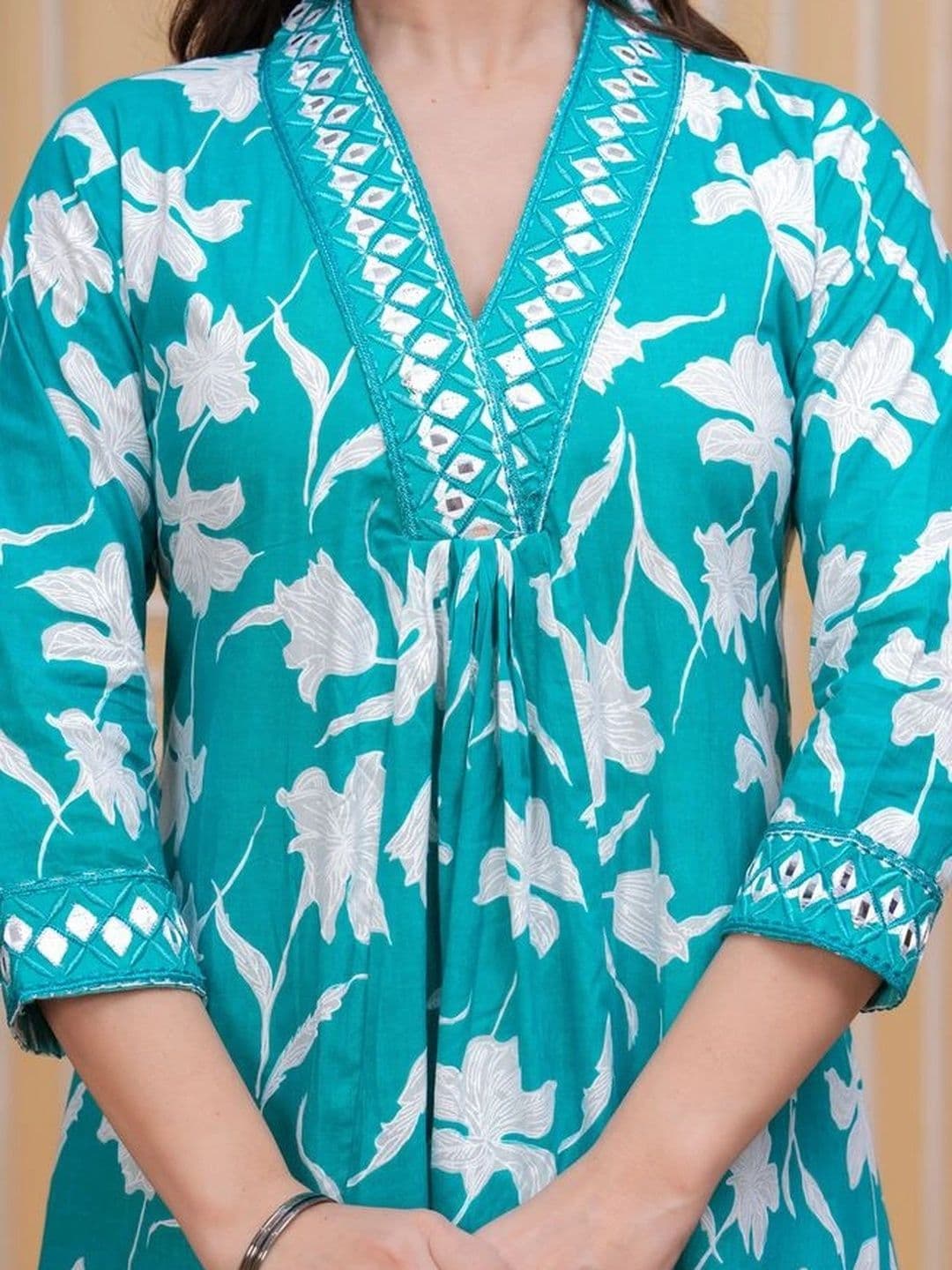 MEERA FAB Women Floral Printed Regular Pure Cotton Kurta with Palazzos & With Dupatta thumbnail 2
