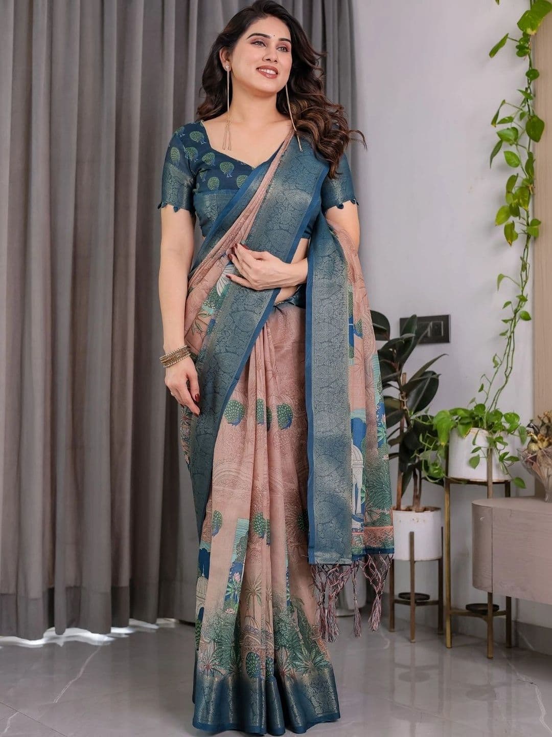 Mitera Women Silk Blend Fusion Saree thumbnail 4